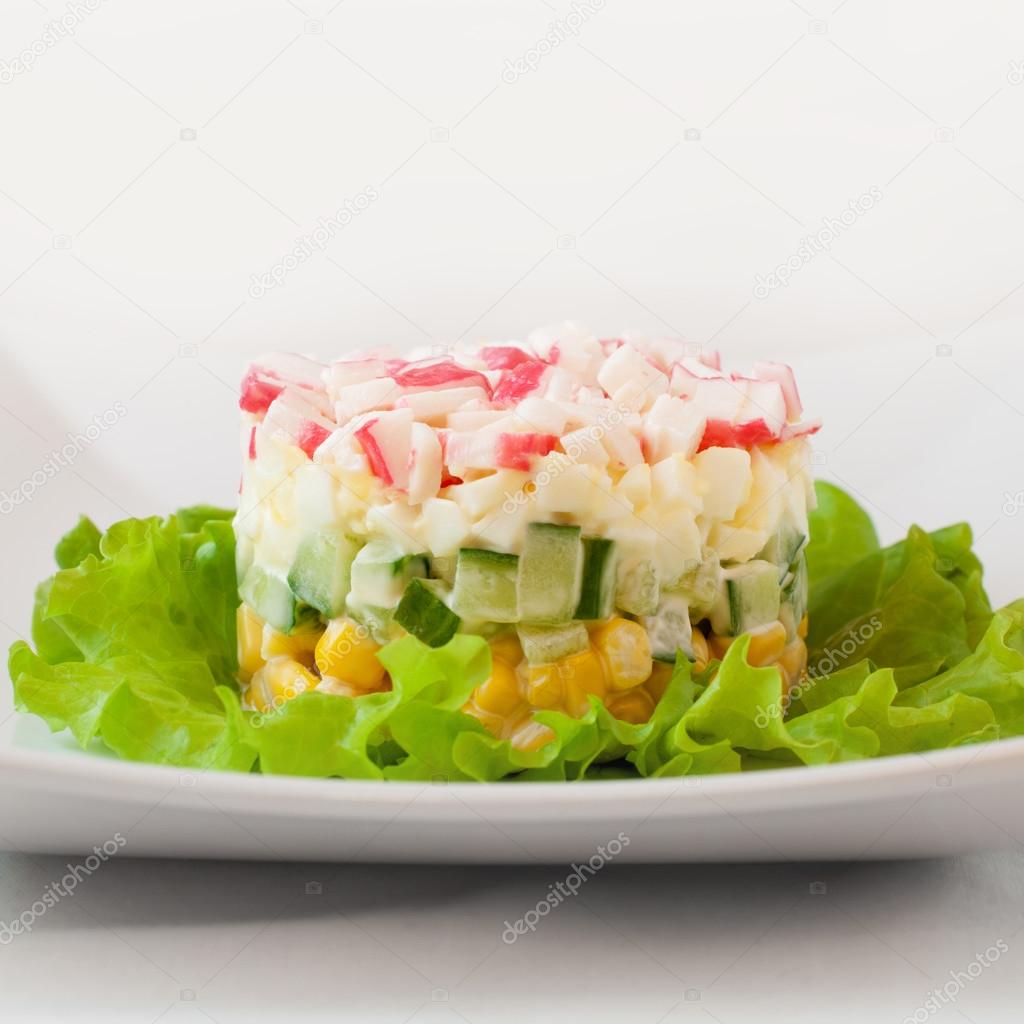 Салат с крабовыми палочками и огурцом рецепт пошагово в Салат с крабовыми палочками и огурцом рецепт пошагово в