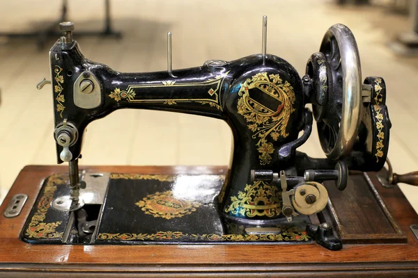Black retro sewing machine