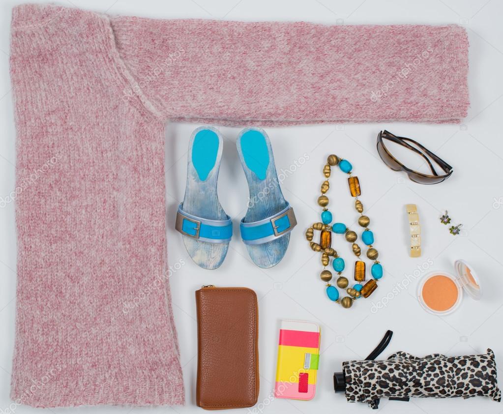 Sommer Mode Accessoires In Wohnung Lag Noch Stockfoto