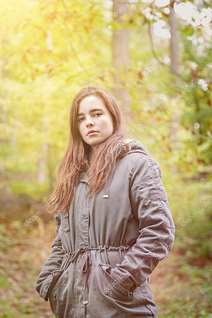 Картинки с девочками в осеннем лесу Картинки с девочками в осеннем лесу