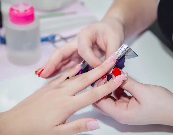 Paint your nails in a beauty salon body care
