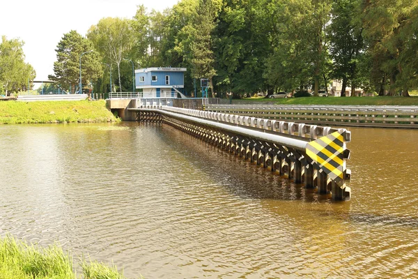 Photo of beginning of water navigation to water lock on river La