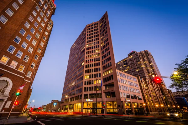 Buildings and traffic at the intersection of Elm Street and Chur