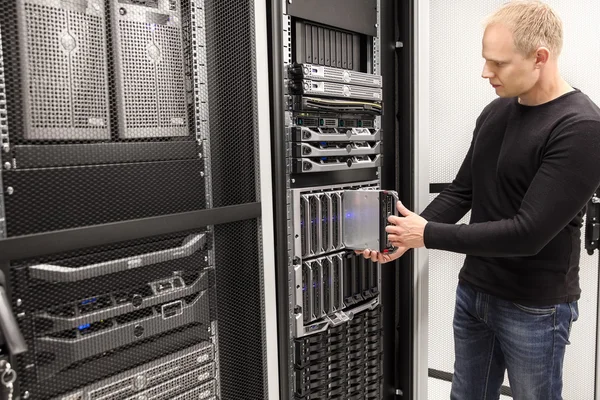 IT Consultant install blade server in large datacenter