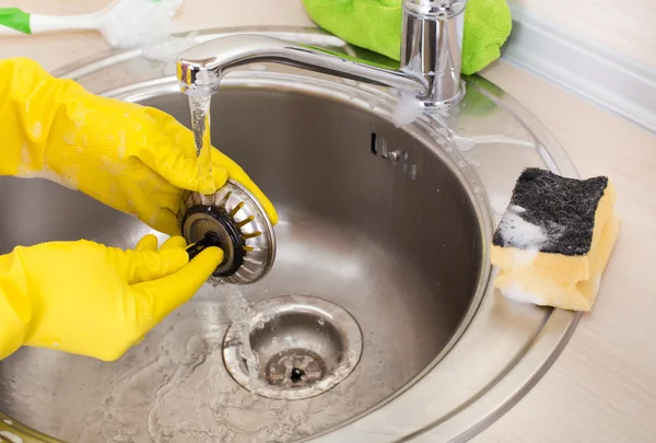 Cleaning kitchen sink and drain
