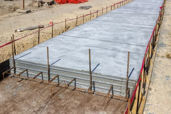Concrete bed for tracklaying