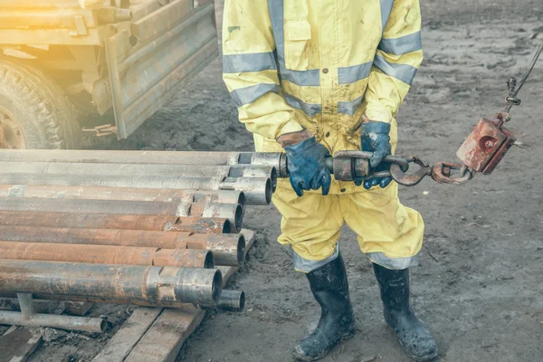 Worker add a length of pipe 4