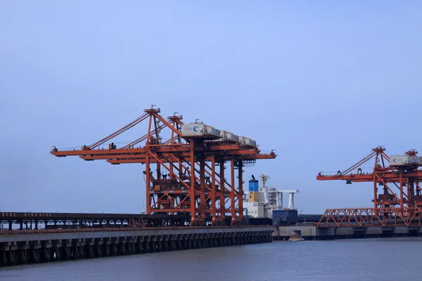 Lifting machinery and equipment in Iron Ore Wharf