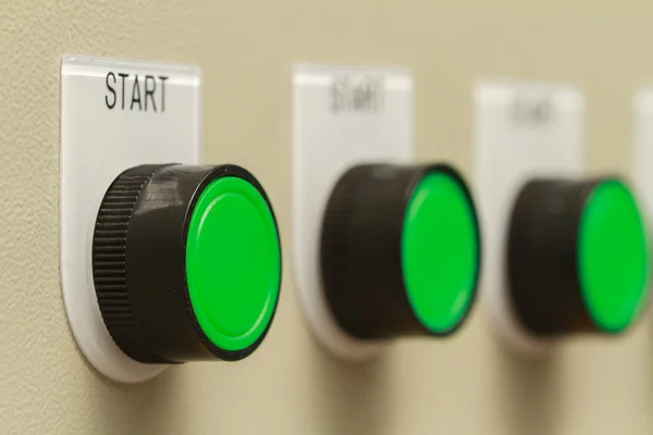 Green start buttons.