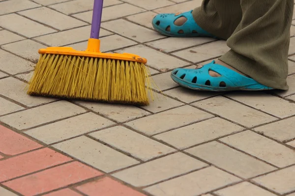 Broom for cleaning debris