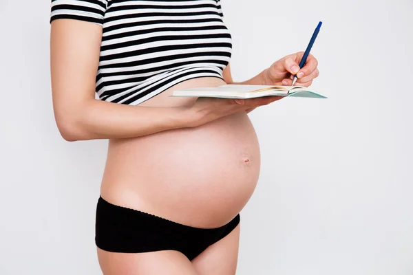 Pregnant woman makes the check list
