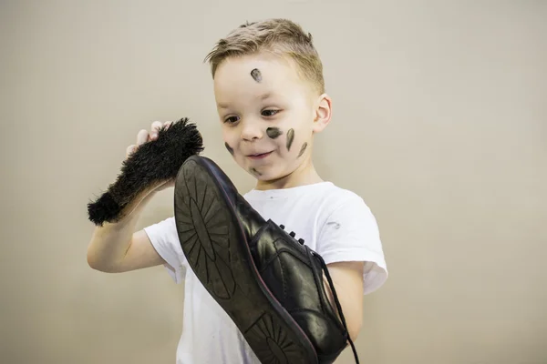 Boy shines shoes