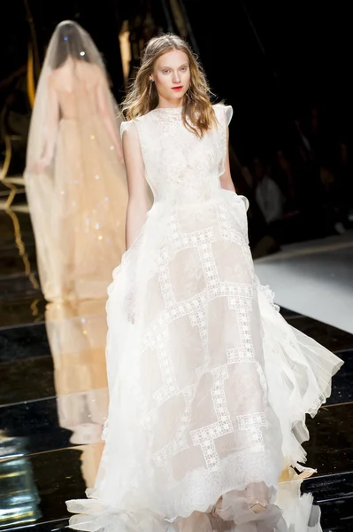 BARCELONA BRIDAL FASHION WEEK - YOLAN CRIS CATWALK