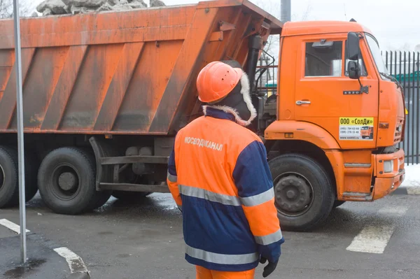 Employee Mosvodokanal monitors the entry of the truck on a snow-melting point, Moscow