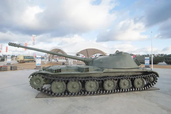 Soviet gun mount Su-100M (object 416) in the Park \