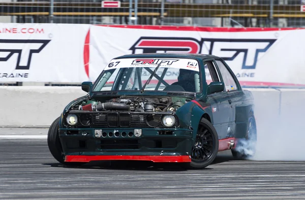 Drift car brand BMW without hood overcomes the track