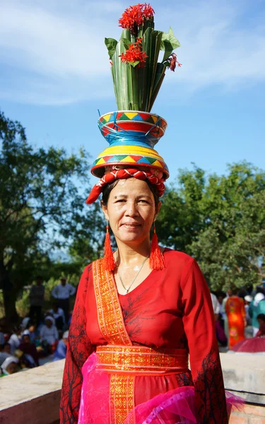 Vietnamese woman, traditional dress