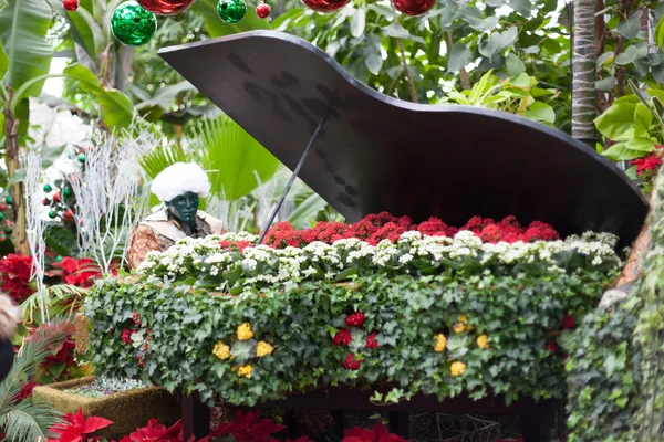 Sculpture of man playing a piano alone in Allan Gardens