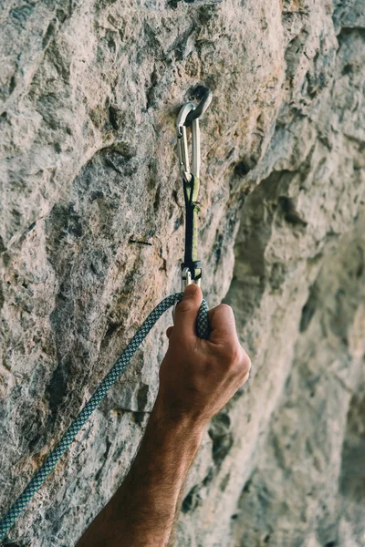 Quick-draw on rock wall