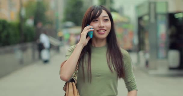 http://st2.depositphotos.com/2672207/8923/v/450/depositphotos_89239790-Asian-woman-talking-on-cellphone.jpg