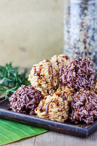 Rice cracker or puffed rice with sugar