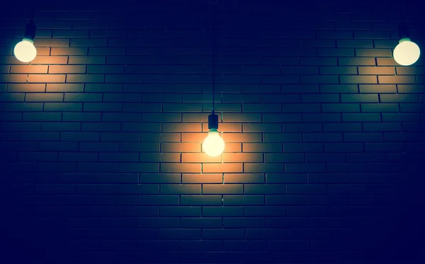 Drago in ferro battuto con lanterna, decorazione sul muro di ... Decorazione Muro recinto
