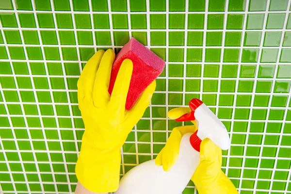 Washing the tiles in the bathroom