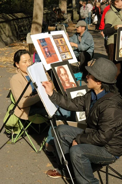 NYC: Chinese Artist Drawing Asian Woman
