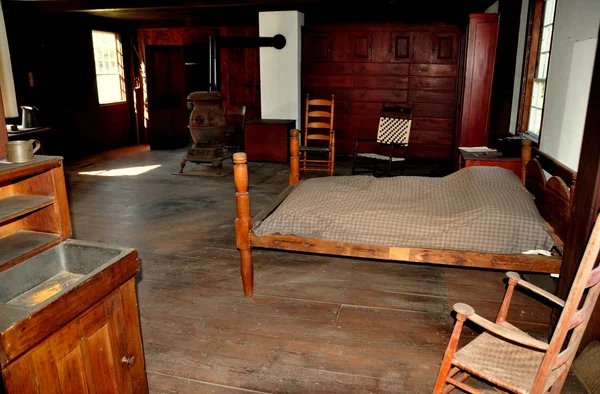 Hancock, MA: Hired Men\'s Shop Interior at Shaker Village