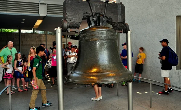 Philadelphia, Pennsylvania:  Toursts Viewing the Liberty Bell