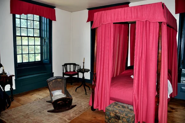 NYC: Bedroom at 1748 Van Cortlandt Manor