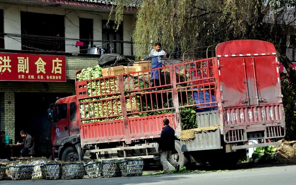 Pengzhou, China: Farmers Loading Truck