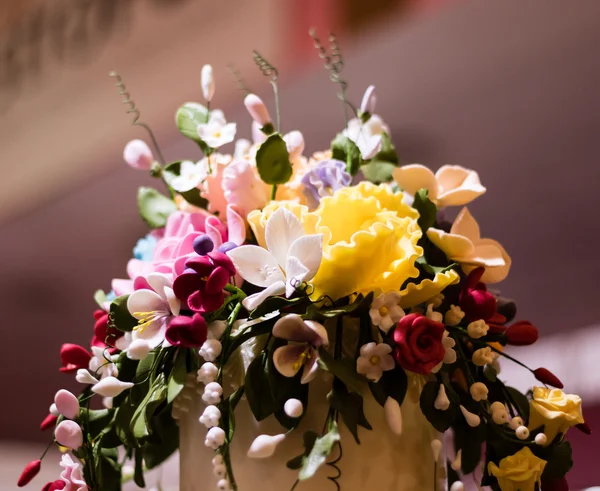 Flower cake decoration