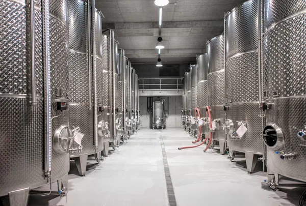 Metal tanks for wine fermentation