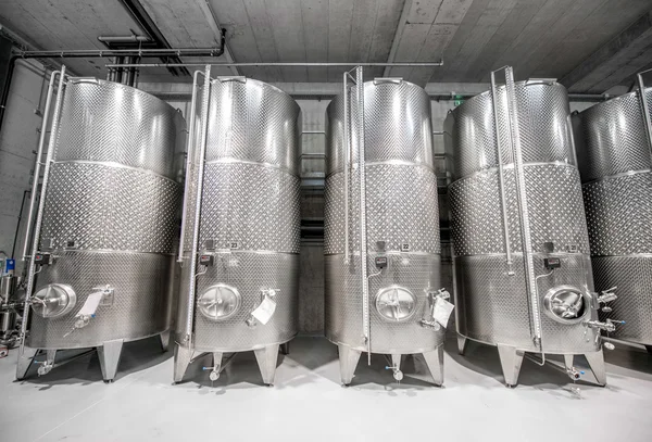 Metal tanks for wine fermentation