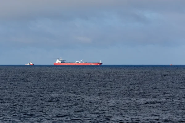 Oil tanker unloading