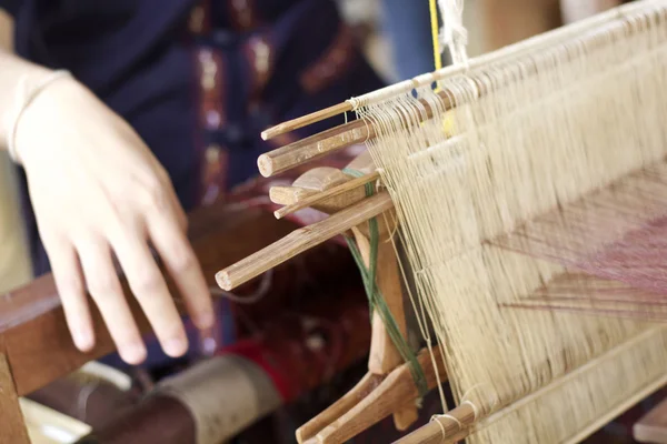 Making handmade weaving thread