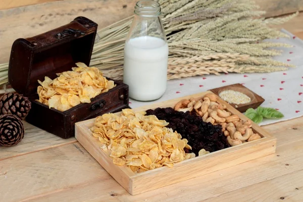 Corn flake with currant dried fruit ,cashew nuts and milk.