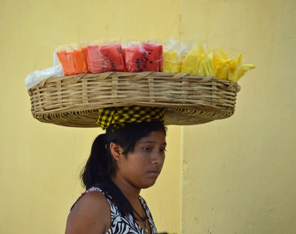 Guatemalan lady selling fruit (1)