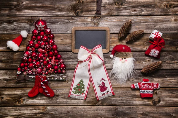 Festive natural christmas decoration: Red, white and wood with a