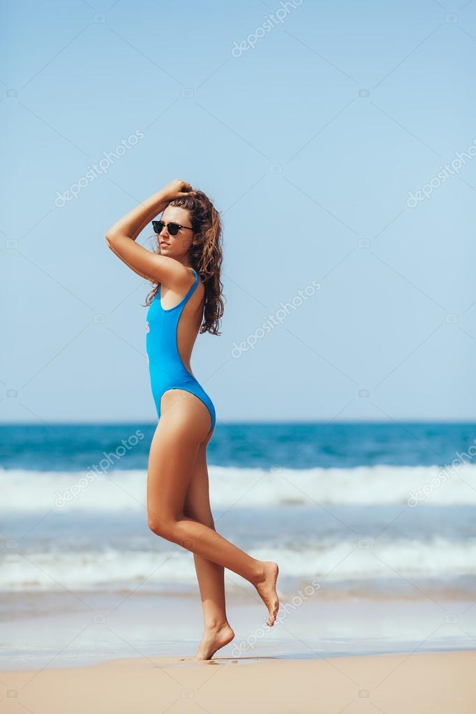 Costume pantaloncino ragazza Due parole, due, sul verbo