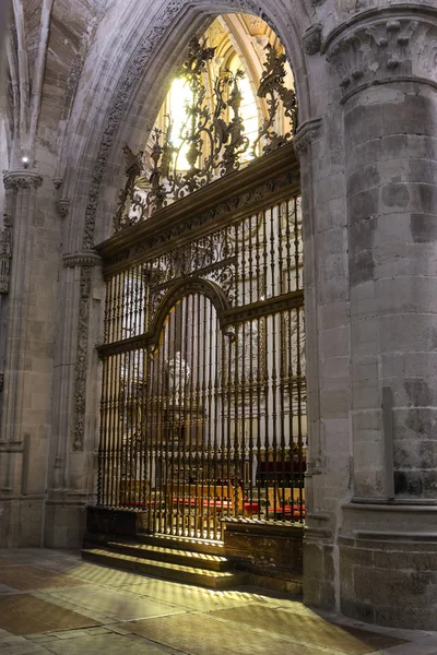 Inside the Cathedral of Cuenca, main grille of the Main Chapel, was conducted between the years 1,511 and 1,516, the work of rejero Juan French, which reflects the time of transition between the gothic and renaissance