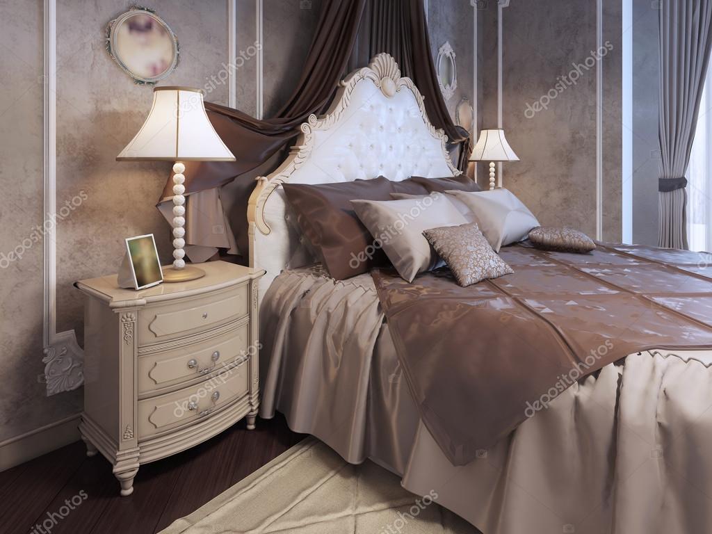 Costoso letto alla camera da letto neoclassico — foto stock ... Telaio letto