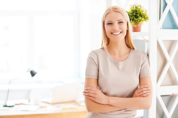 Woman leaning at the shelf in office