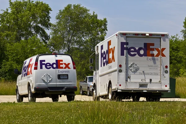 Indianapolis: Circa June 2016: Federal Express Customer Pickup Location. FedEx is a Worldwide Delivery Company IX