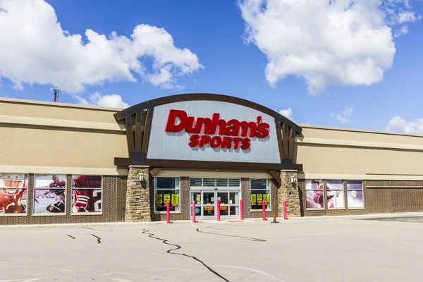 Muncie - Circa September 2016: Dunham\'s Sports Retail Strip Mall Location. Dunham\'s Sports is a Sporting Goods Chain Located in the U.S. Midwest III