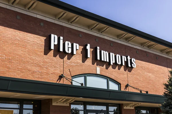 Indianapolis - Circa September 2016: Pier 1 Imports Retail Strip Mall Location. Pier 1 Imports Home Furnishings and Decor I