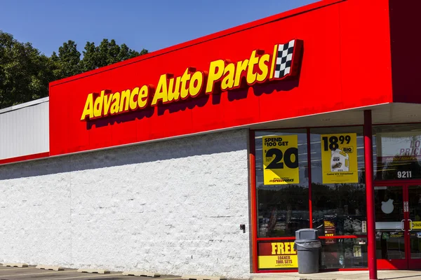 Ft. Wayne - Circa September 2016: Advance Auto Parts Retail Location. Advance Auto Parts is the largest retailer of automotive replacement parts and accessories in the US II