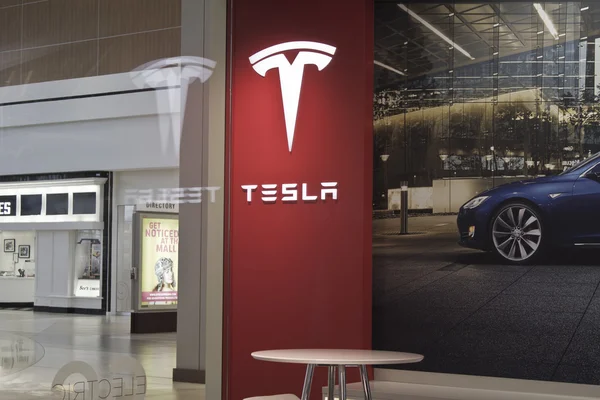 INDIANAPOLIS - CIRCA OCTOBER 2015: Tesla Motors Store in Indiana