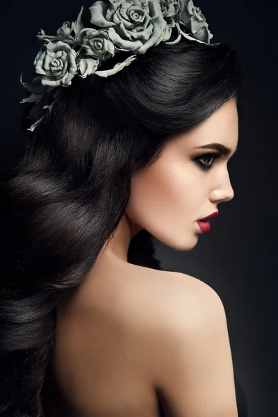 Beauty Fashion Model Girl Portrait with Grey Roses Hairstyle. Red Lips.